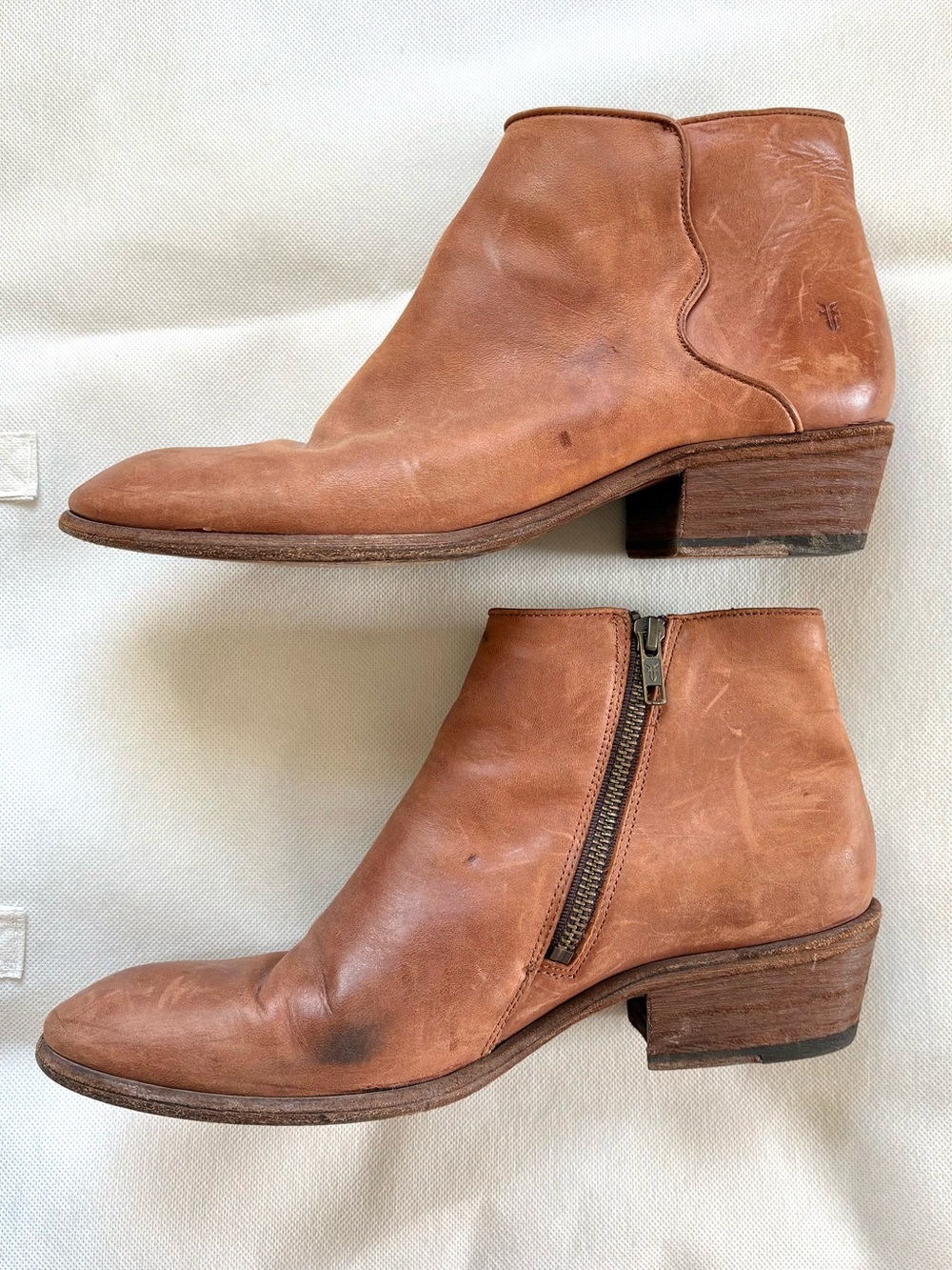 Frye Carson Piping Bootie size 10 - Picture 4 of 8